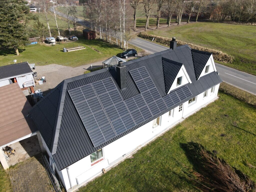 Solceller på tag af hus
